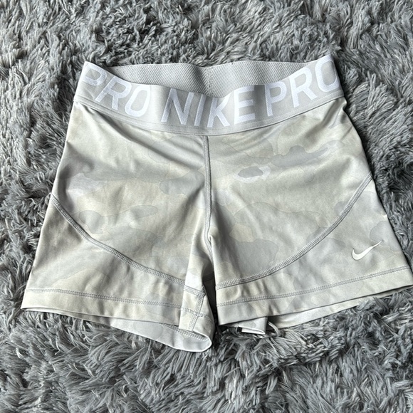 Nike Women's Pro 3” Shorts - Picture 1 of 3